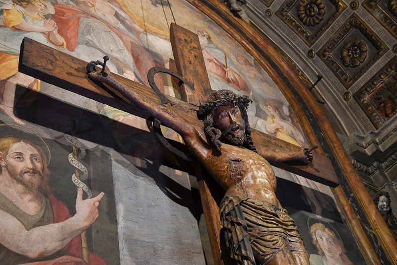 Cappella della SS. Trinità Crocifisso ligneo del Cinquecento Cappella della SS. Trinità Crocifisso ligneo del Cinquecento