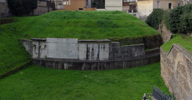 Mausoleo di Lucilio Peto Mausoleo di Lucilio Peto