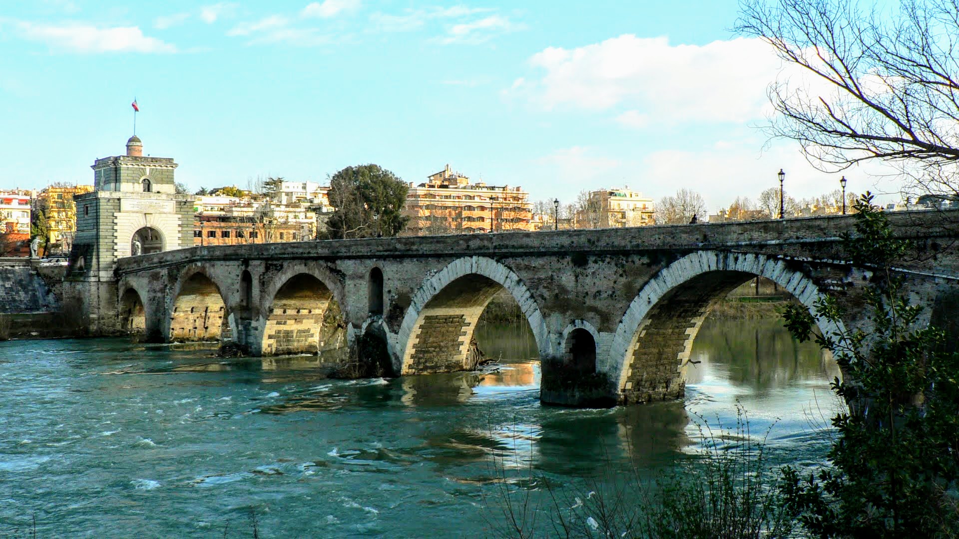 Ponte Milvio e la Torretta Valadier Ponte Milvio e la Torretta Valadier