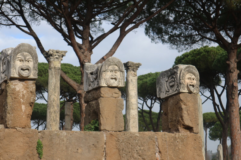 Teatro romano di Ostia Antica Teatro romano di Ostia Antica