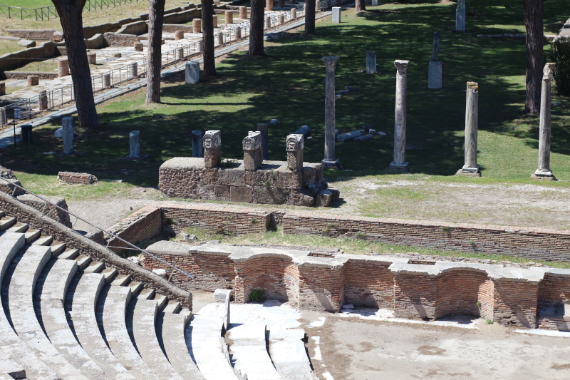 Teatro romano di Ostia Antica Teatro romano di Ostia Antica