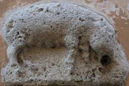 Bassorilievo a via della Scrofa Bassorilievo a via della Scrofa