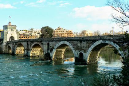 Ponte Milvio e la Torretta Valadier Ponte Milvio e la Torretta Valadier