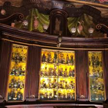 Vetrina antica Antica Spezieria Santa Maria della Scala Vetrina antica Antica Spezieria Santa Maria della Scala