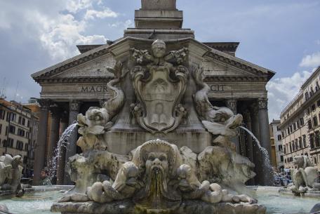 Fontana del Pantheon Fontana del Pantheon