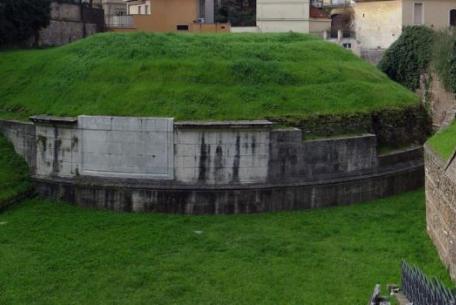 Mausoleo di Lucilio Peto Mausoleo di Lucilio Peto